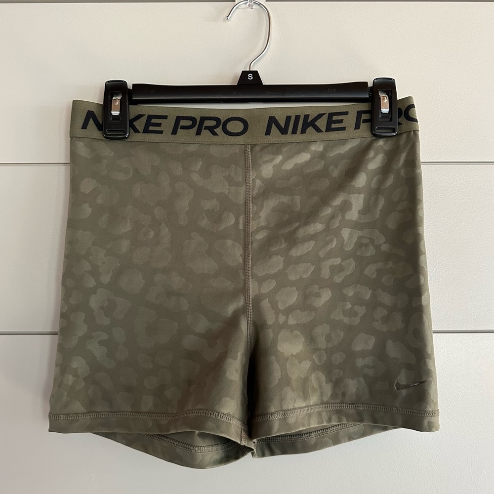 Nike Pro Dri Fit 3” Shorts Women’s Size Medium